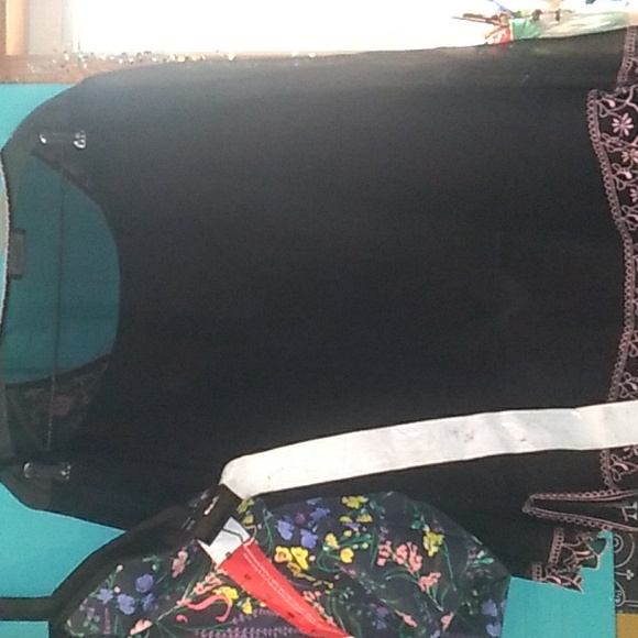 โ๏ธ Black Silk Blouse WILLI SMITH w/SKIRT SEQUINS & EMBROIDERED PINK Sz 10 - Picture 10 of 13